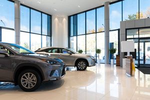 Courtigo propose aux professionnels et aux particuliers d'acheter les véhicules de leurs choix et de leur revendre