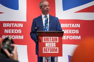 Nigel Farage se positionne sur les sujets chers à l'électorat du Brexit.