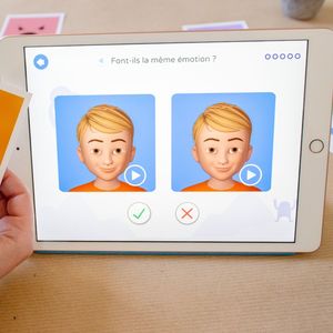 L'application pour tablette Play & Learn Emotions a été lancée en avril 2021.