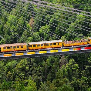 Le tarif du Train jaune, liaison touristique dans les Pyrénées-Orientales entre Villefranche-de-Conflent et Latour-de-Carol, a été ramené à 5 euros pendant l'été.