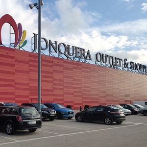 Le centre commercial Gran Jonquera n'est qu'à quelques minutes de la frontière.
