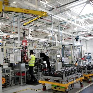 La production manufacturière devrait se contracter au troisième trimestre selon l'Insee.