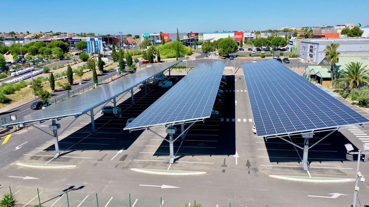 A l'Assemblée, les parlementaires ont validé une obligation d'installer des panneaux solaires dans les parkings extérieurs de plus de 1.500 mètres carrés.