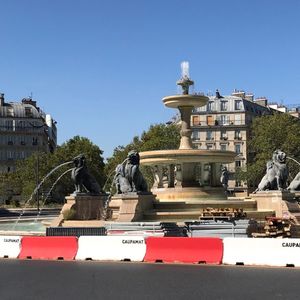Place de la Nation à Paris, la sécurisation du chantier de rénovation a été réalisée par Caupamat.