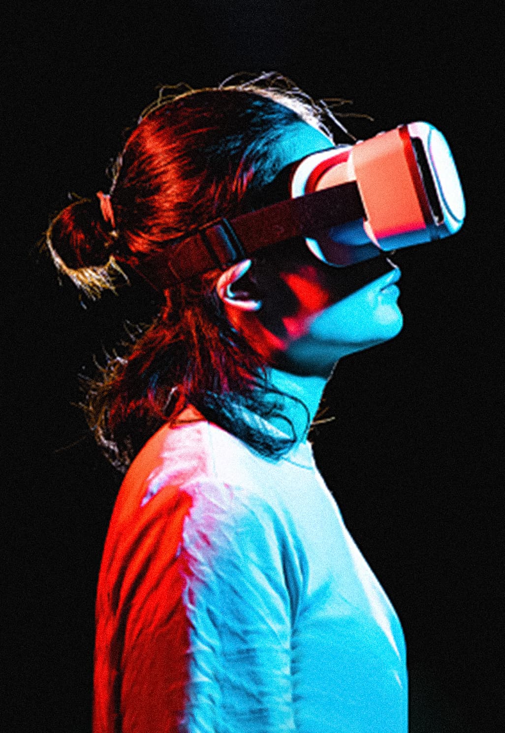 Illustration of a woman with VR oggles.