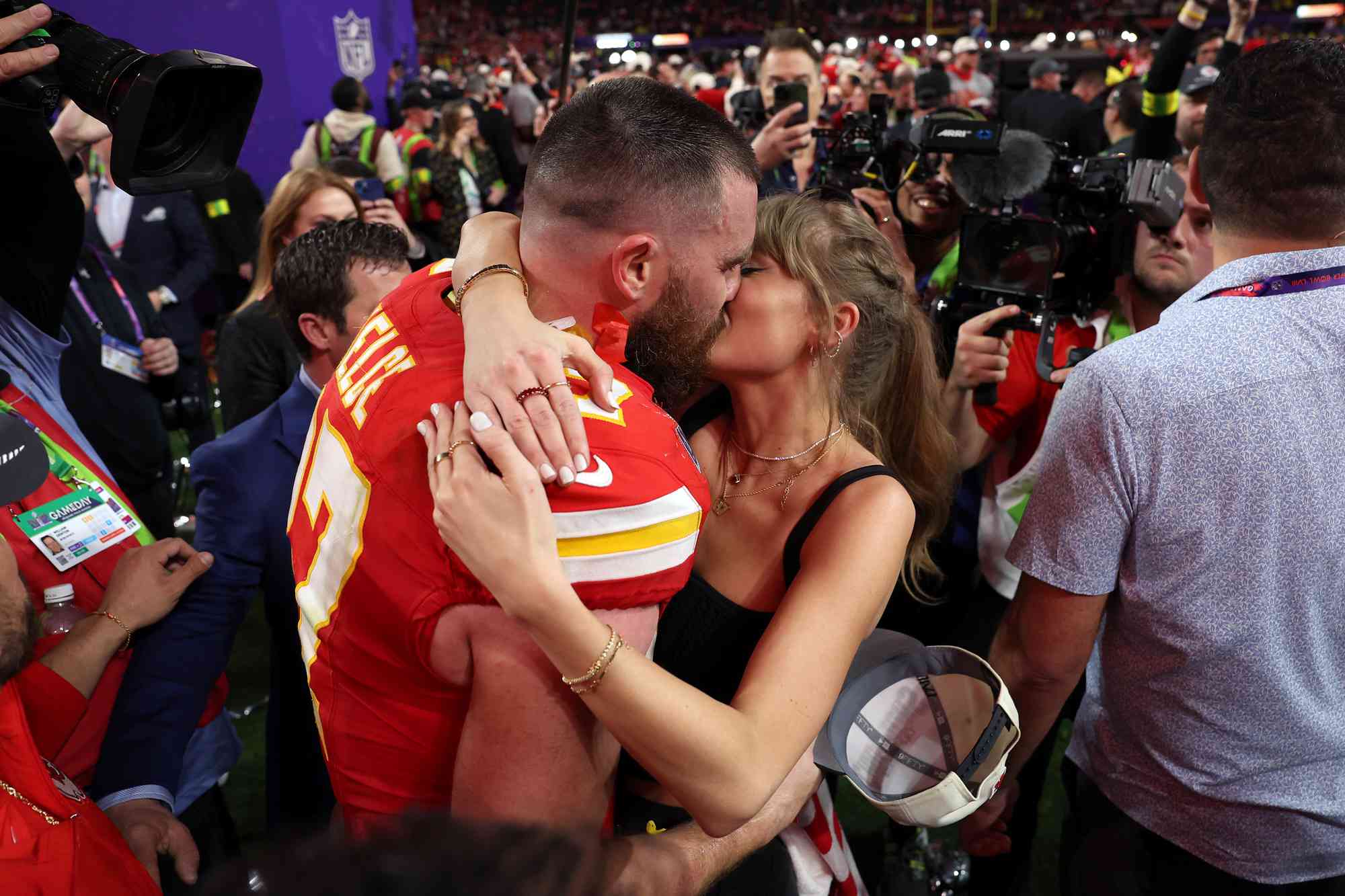 Travis Kelce Taylor Swift after defeating the San Francisco