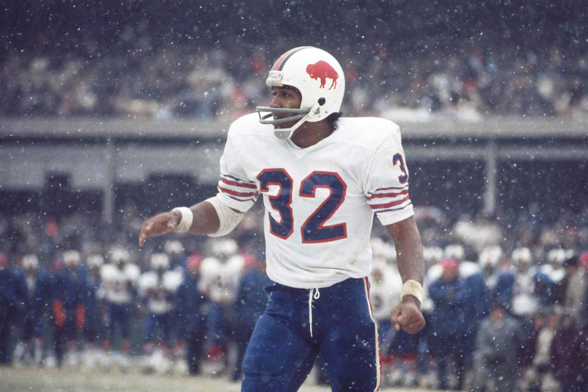 O.J. Simpson #32 of the Buffalo Bills watches the finish of a play at Shea Stadium in Flushing, New York.