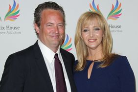 Actors Matthew Perry (L) and Lisa Kudrow (R) attend the Phoenix House 12th annual "Triumph For Teens Awards" gala at Montage Beverly Hills on June 15, 2015 in Beverly Hills, California. 