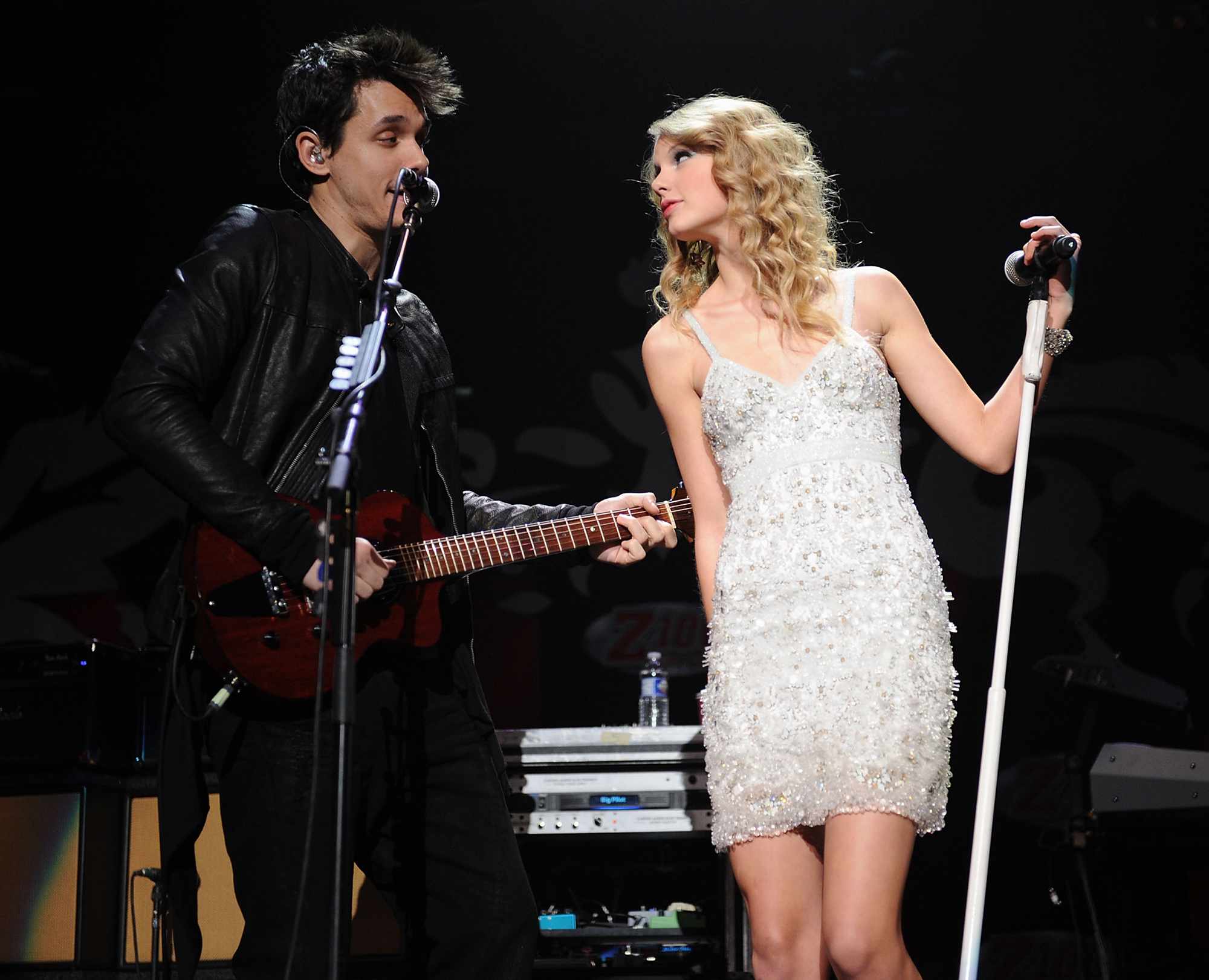 John Mayer and Taylor Swift perform onstage during Z100's Jingle Ball 2009 at Madison Square Garden on December 11, 2009 in New York City