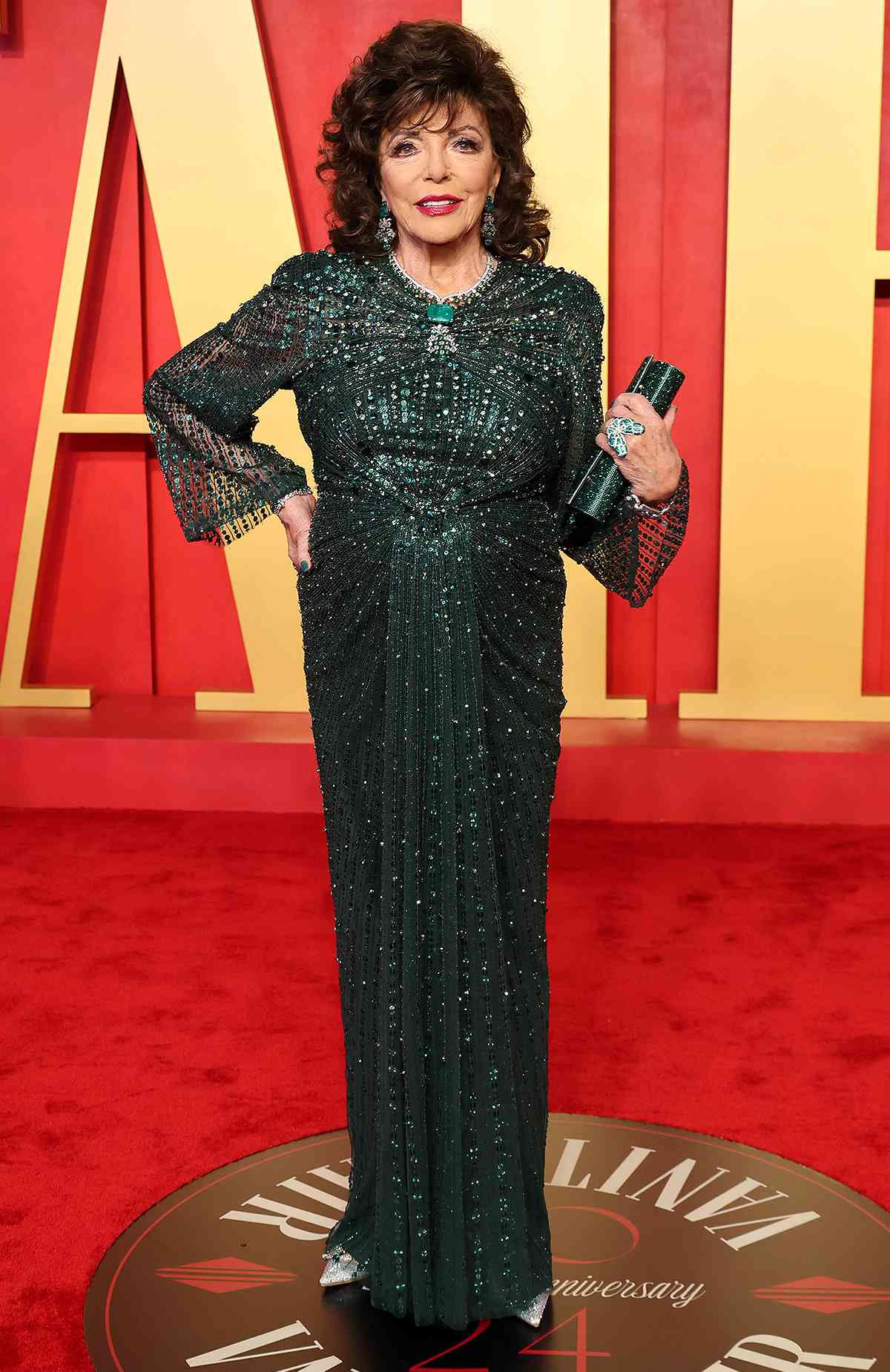 Joan Collins attends the 2024 Vanity Fair Oscar Party Hosted By Radhika Jones at Wallis Annenberg Center for the Performing Arts on March 10, 2024 in Beverly Hills, California