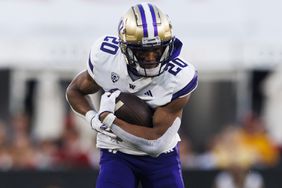 Tybo Rogers #20 of the Washington Huskies runs with the ball during a game against the USC Trojans