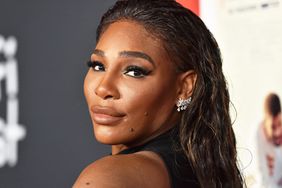 Serena Williams Expertly Puts on Lashes in the Back of a Car: âCan You Do This?â