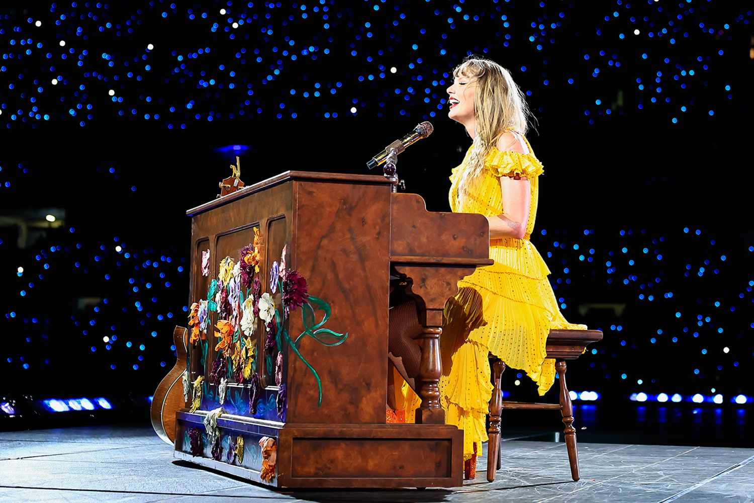 Taylor Swift performs onstage during "Taylor Swift | The Eras Tour" at Estadio Olimpico Nilton Santos on November 17, 2023 in Rio de Janeiro, Rio de Janeiro.