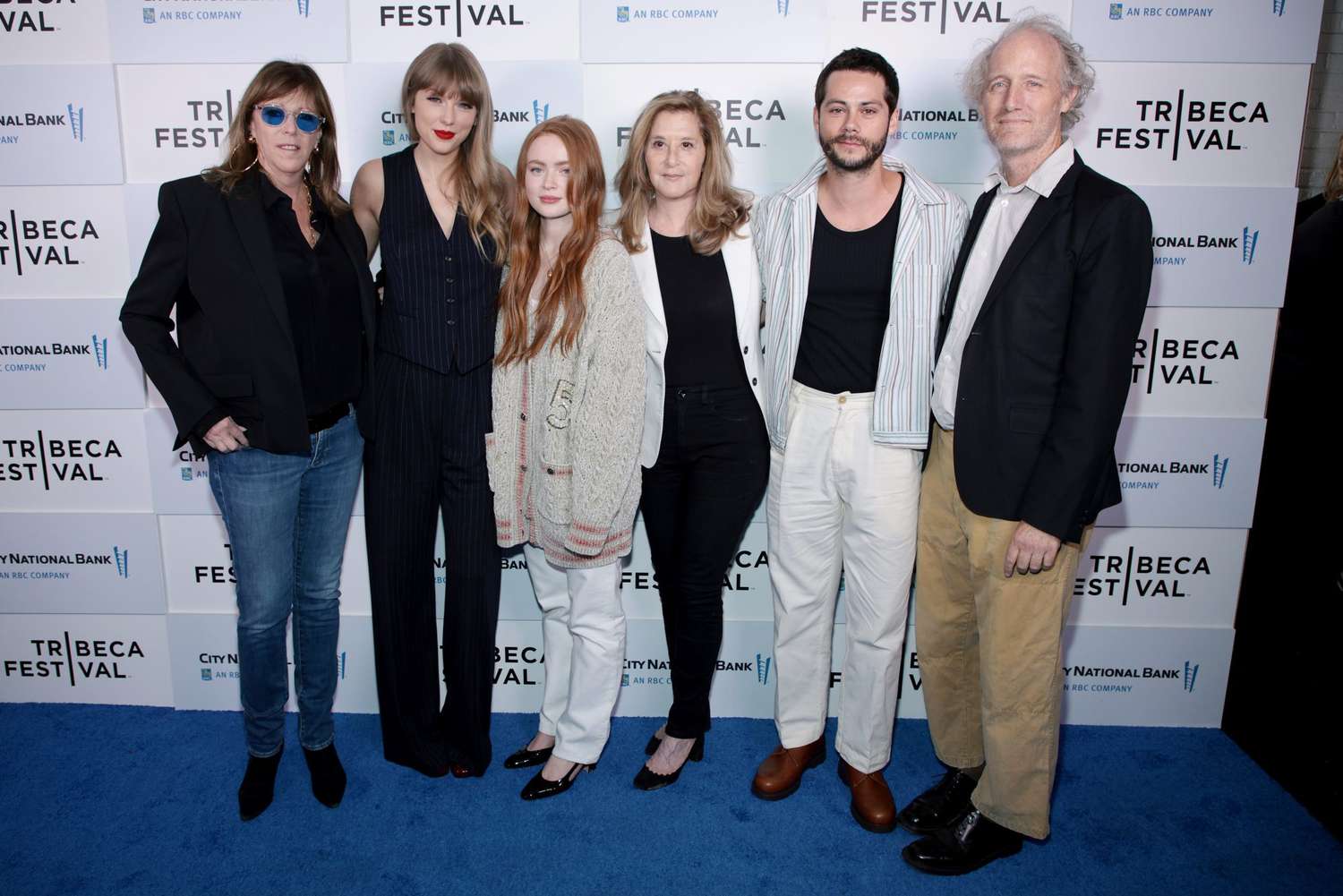 NEW YORK, NEW YORK - JUNE 11: (L-R) Jane Rosenthal, Tyalor Swift, Sadie Sink, Paula Weinstein, Dylan O'Brien, and Mike Mills attend Storytellers – Taylor Swift with Mike Mills during the 2022 Tribeca Festival at Beacon Theatre on June 11, 2022 in New York City. (Photo by Dimitrios Kambouris/Getty Images for Tribeca Festival )