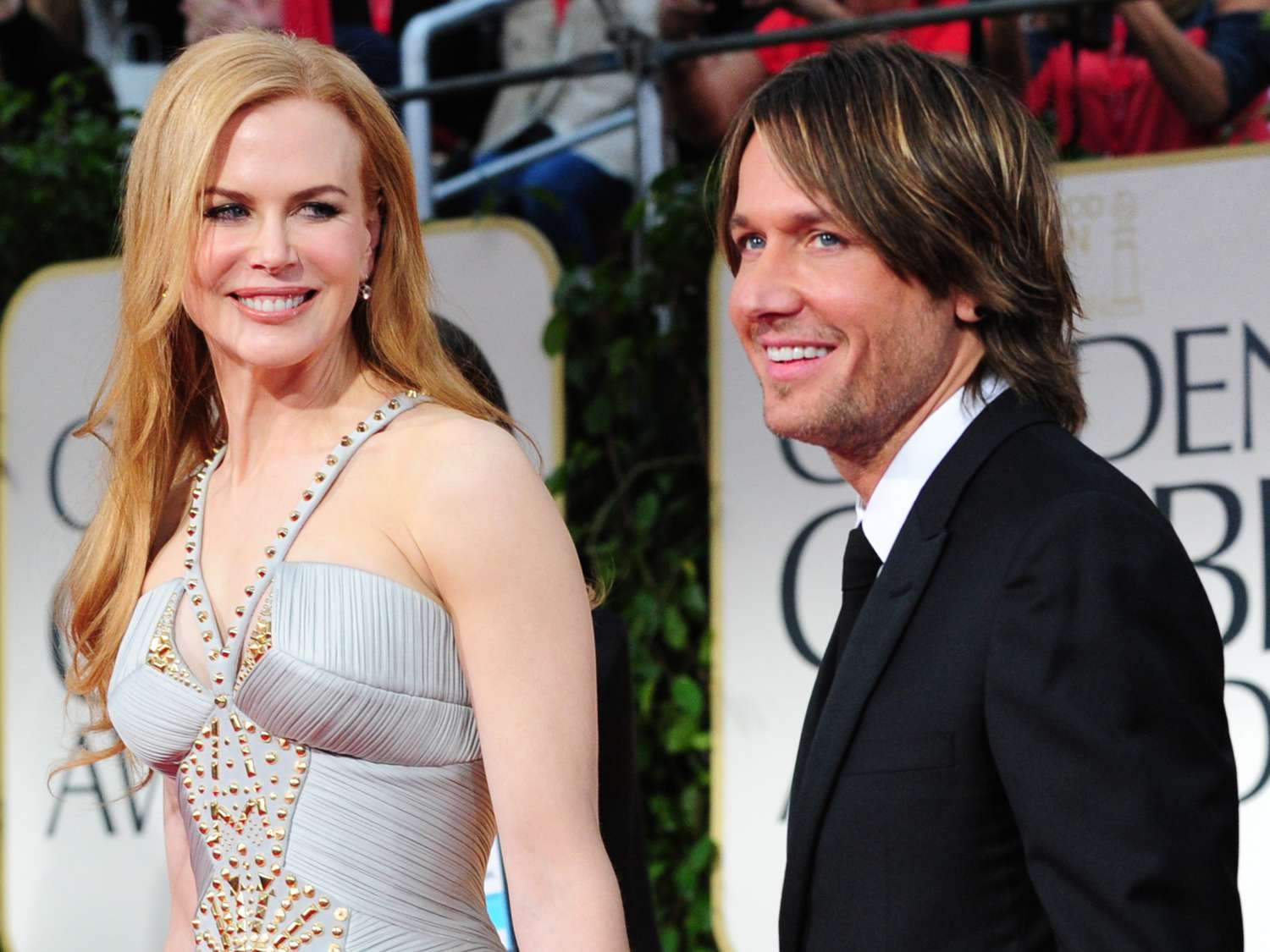Nicole Kidman arrives with husband Keith Urban on the red carpet for the 69th annual Golden Globe Awards at the Beverly Hilton Hotel in Beverly Hills, California, January 15, 2012