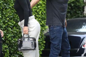 Ben Affleck and Jennifer Lopez have a passionate kiss