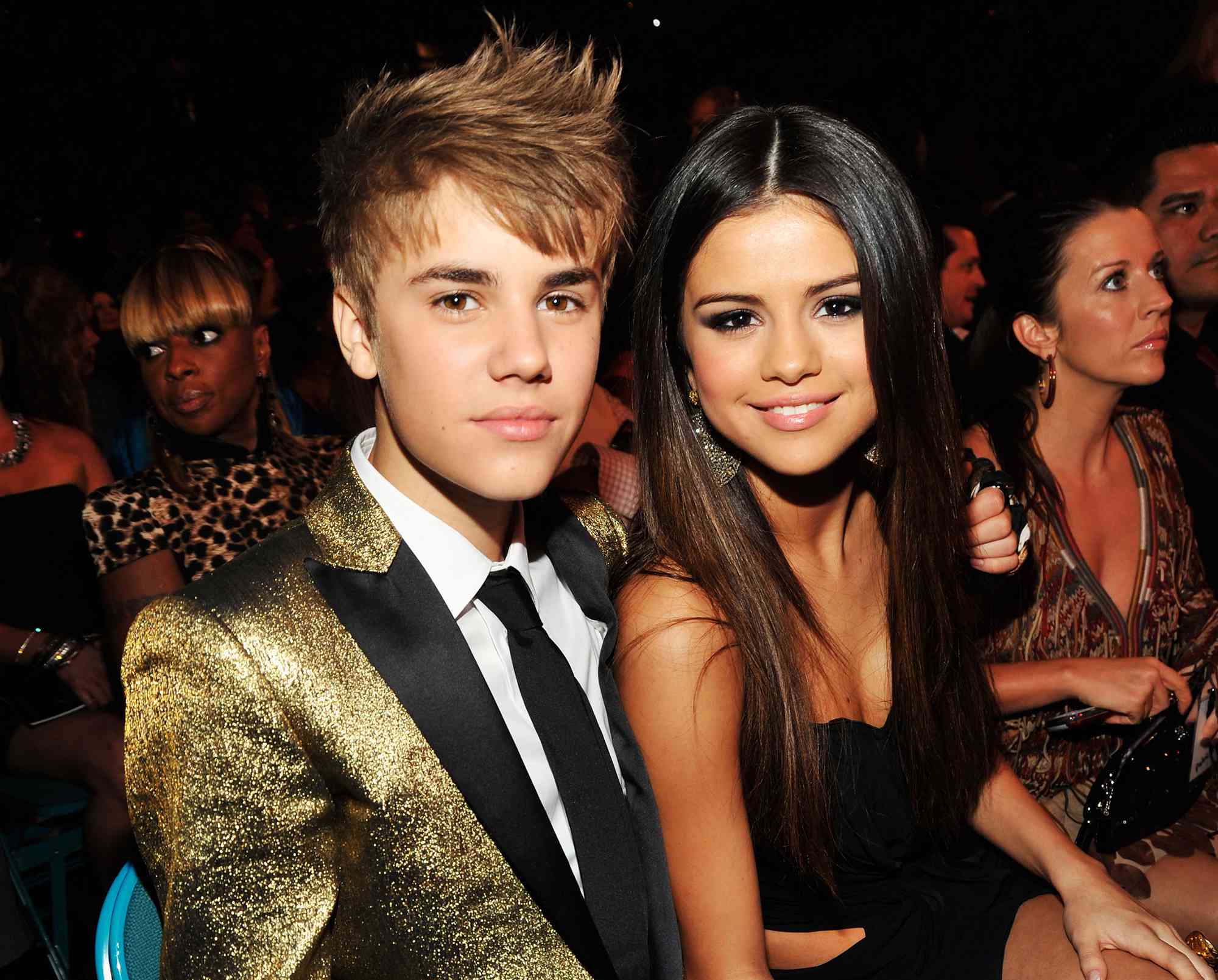 Justin Bieber (L) and Selena Gomez pose during the 2011 Billboard Music Awards at the MGM Grand Garden Arena May 22, 2011 in Las Vegas, Nevada
