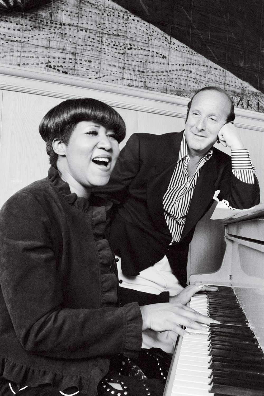 Aretha Franklin and Clive Davis (Photo by © Roger Ressmeyer/CORBIS/VCG via Getty Images) 1981