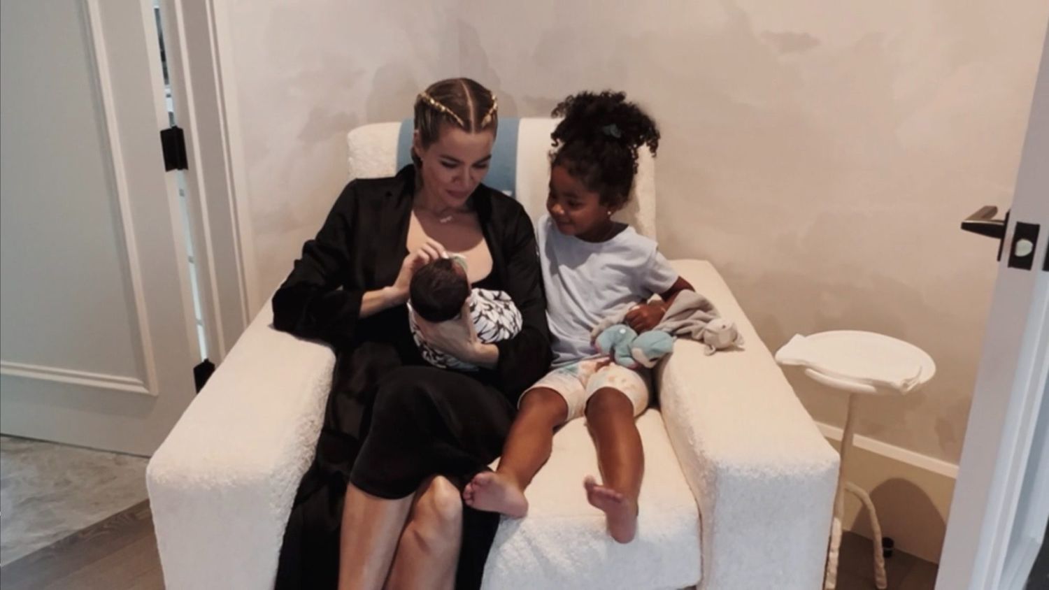 Khloe Kardashian introduces newborn son to daughter true. Credit: Hulu