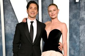 Justin Long and Kate Bosworth attend the 2023 Vanity Fair Oscar Party Hosted By Radhika Jones at Wallis Annenberg Center for the Performing Arts on March 12, 2023 in Beverly Hills, California