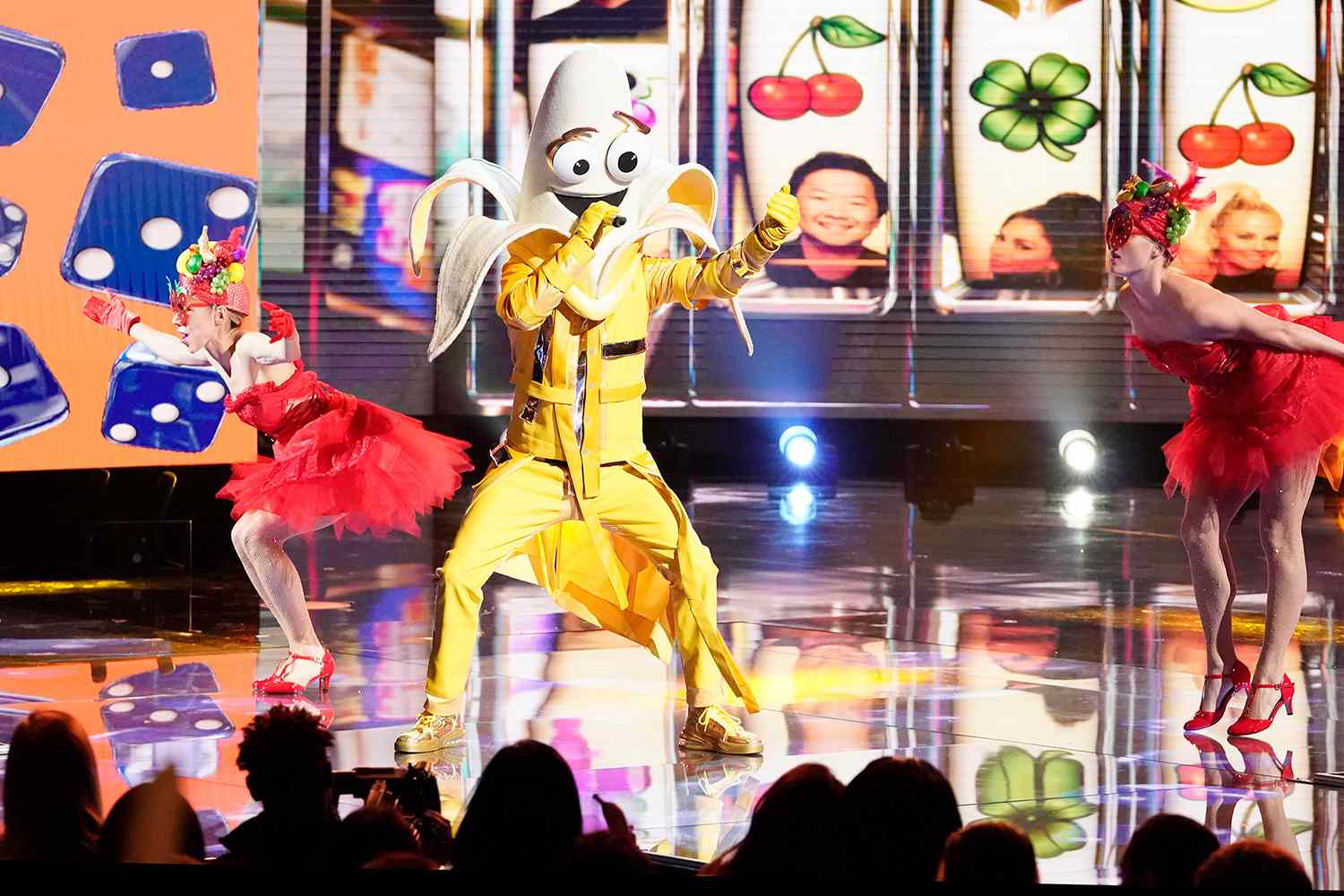THE MASKED SINGER: The Banana in the &igrave;A Brand New Six Pack: Group B Kickoff!&icirc;