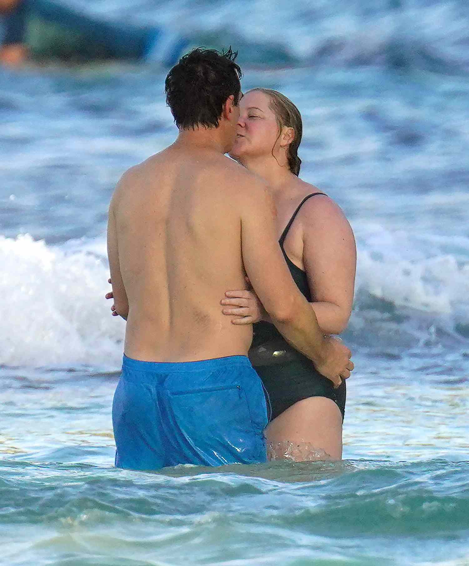 PREMIUM EXCLUSIVE: *NO WEB UNTIL 215PM EST 20TH DEC* Amy Schumer is all smiles as she and husband Chris Fischer enjoy a dip in the Caribbean sea during the holiday season in St Barts
