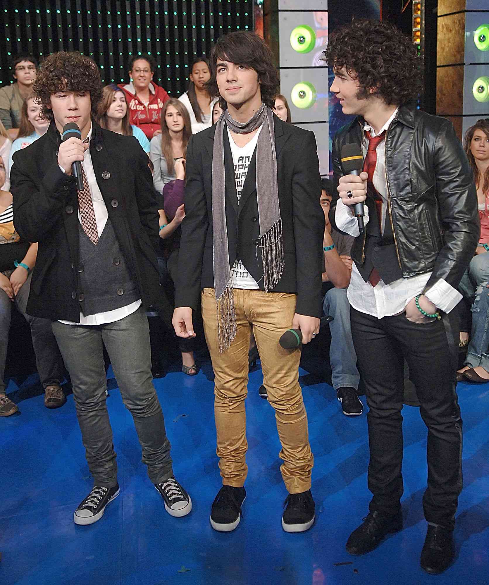 Jessica Alba, Alicia Keys and The Jonas Brothers Visit MTV's "TRL" - November 13, 2007