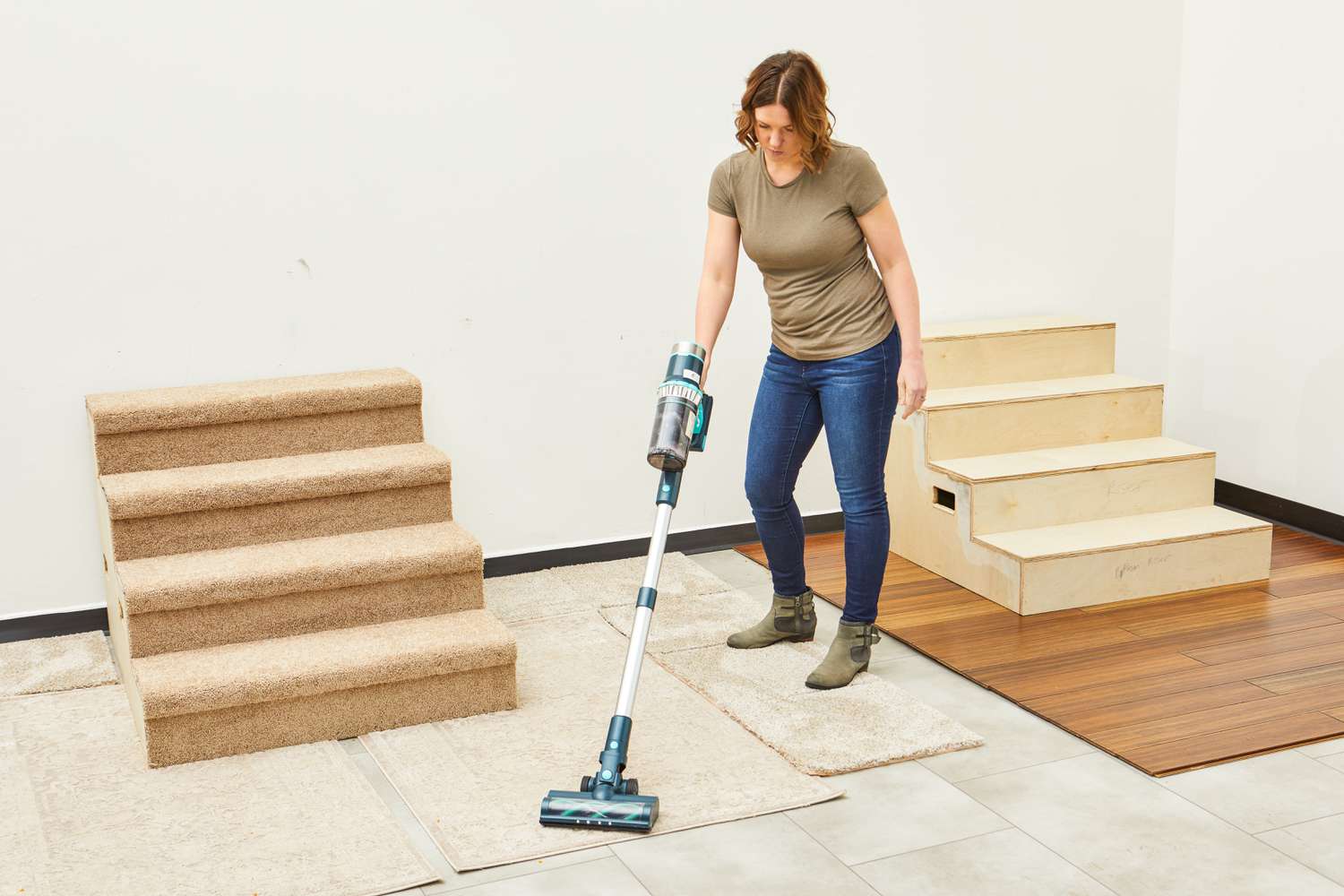 A person uses the Belife V12 Cordless Vacuum Cleaner to clean a rug.