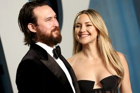 Danny Fujikawa and Kate Hudson attend the 2022 Vanity Fair Oscar Party hosted by Radhika Jones at Wallis Annenberg Center for the Performing Arts on March 27, 2022 in Beverly Hills, California