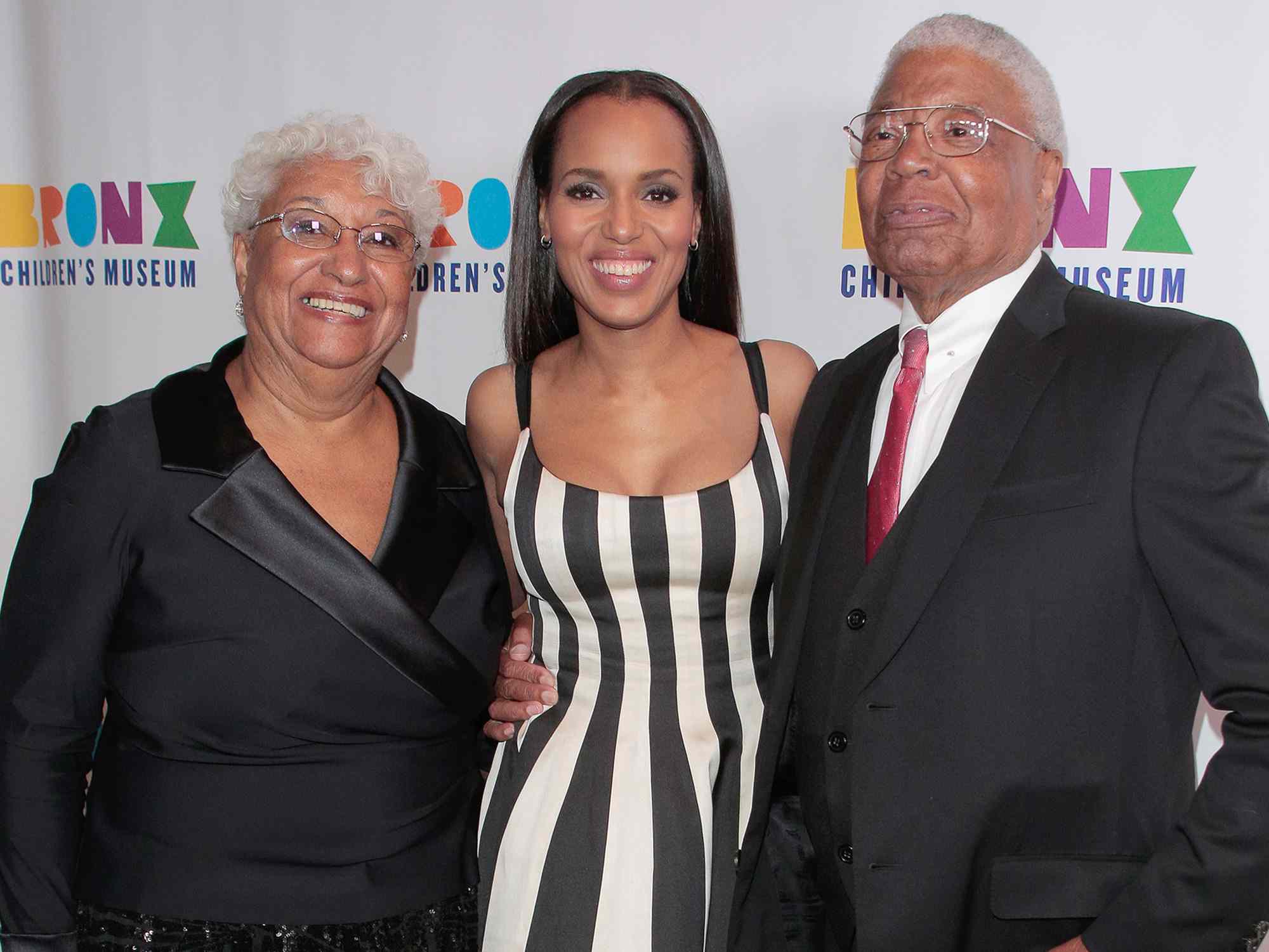 Kerry Washington poses with her parents Valerie and Earl Washington during the 2017 The Bronx Children's Museum Gala