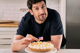 Jason Biggs Pie promo with EDWARDS Desserts
