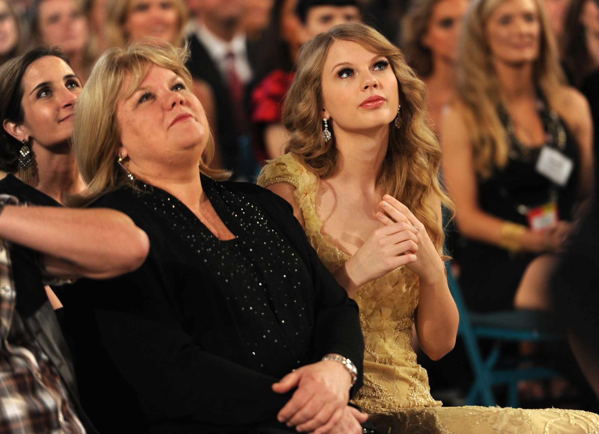 Taylor swifts parents sweetest moments