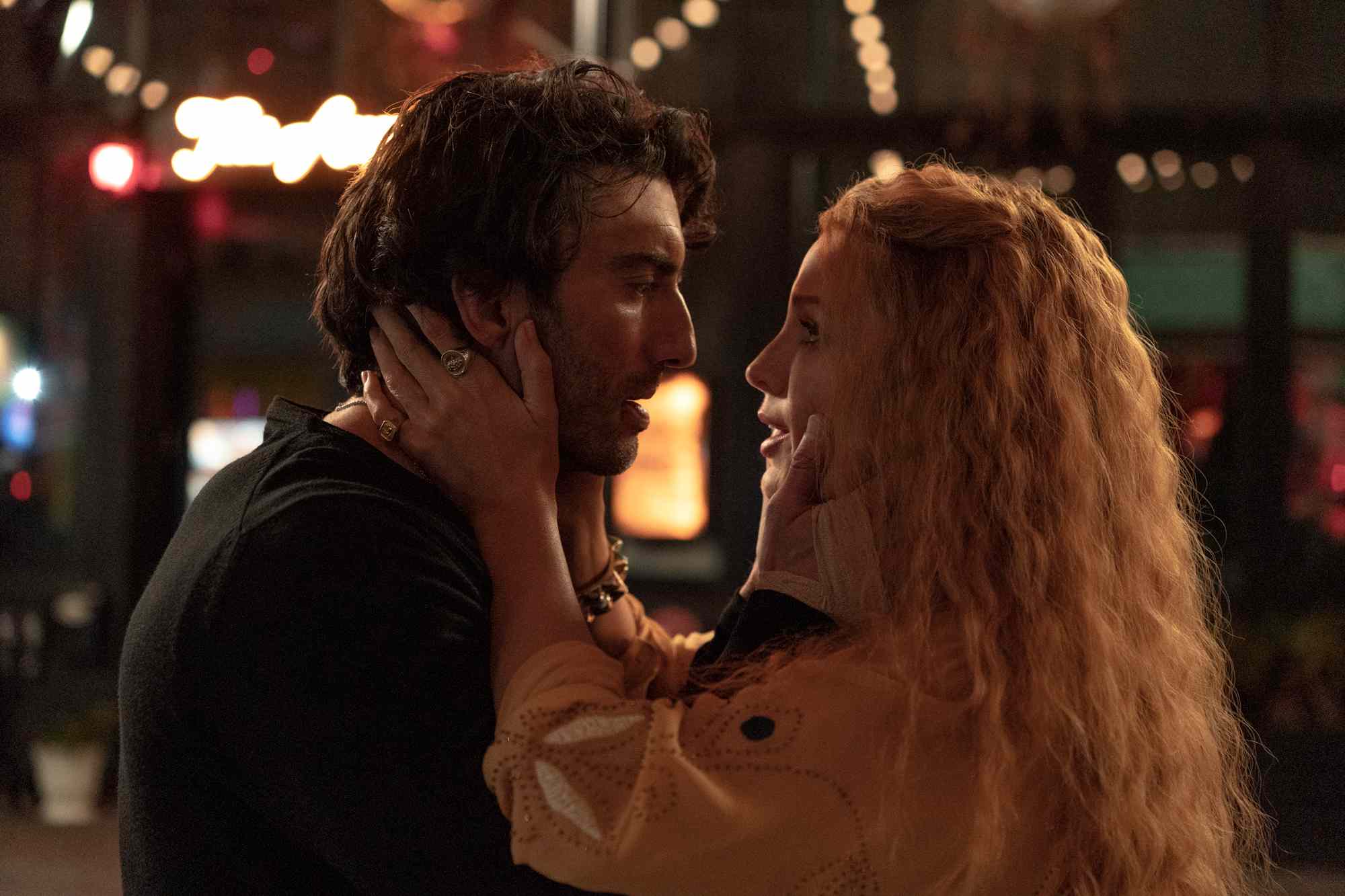 Justin Baldoni and Blake Lively star in IT ENDS WITH US.