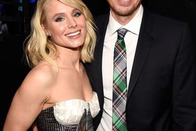 Actors Kristen Bell (L) and Dax Shepard backstage at the People's Choice Awards 2017 at Microsoft Theater on January 18, 2017 in Los Angeles, California