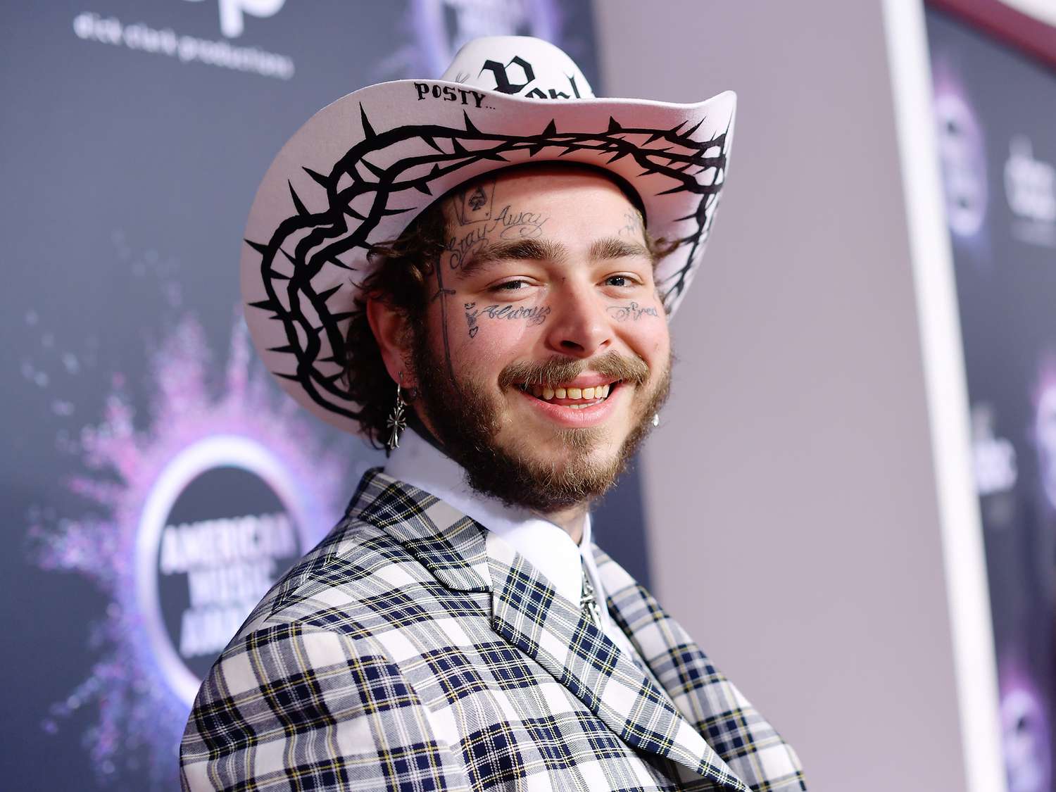 Post Malone attends the 2019 American Music Awards at Microsoft Theater on November 24, 2019 in Los Angeles, California