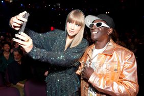 LOS ANGELES, CALIFORNIA - MARCH 27: (FOR EDITORIAL USE ONLY) (L-R) Taylor Swift and Flavor Flav attend the 2023 iHeartRadio Music Awards at Dolby Theatre in Los Angeles, California on March 27, 2023. Broadcasted live on FOX. (Photo by Kevin Mazur/Getty Images for iHeartRadio)