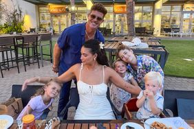 Robin Thicke with his kids and his girlfriend April Love Geary