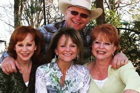 Reba McEntire and her siblings Susie, Pake, and Alice.