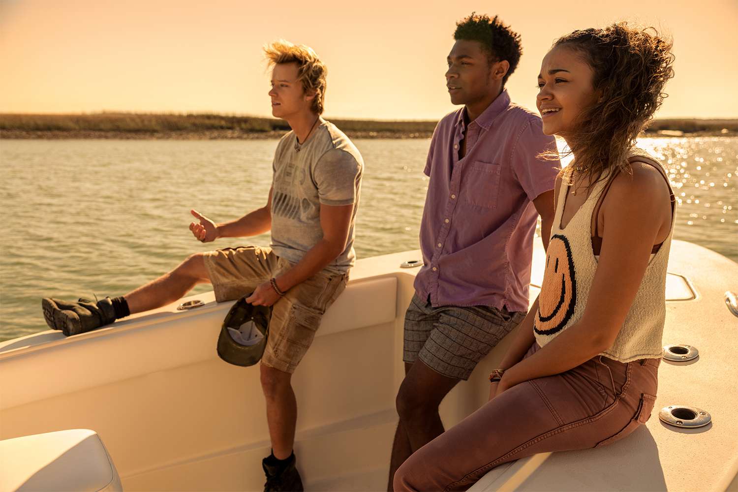 OUTER BANKS (L to R) RUDY PANKOW as JJ, JONATHAN DAVISS as POPE, and MADISON BAILEY as KIARA in episode 204 of OUTER BANKS Cr. JACKSON LEE DAVIS/NETFLIX © 2021
