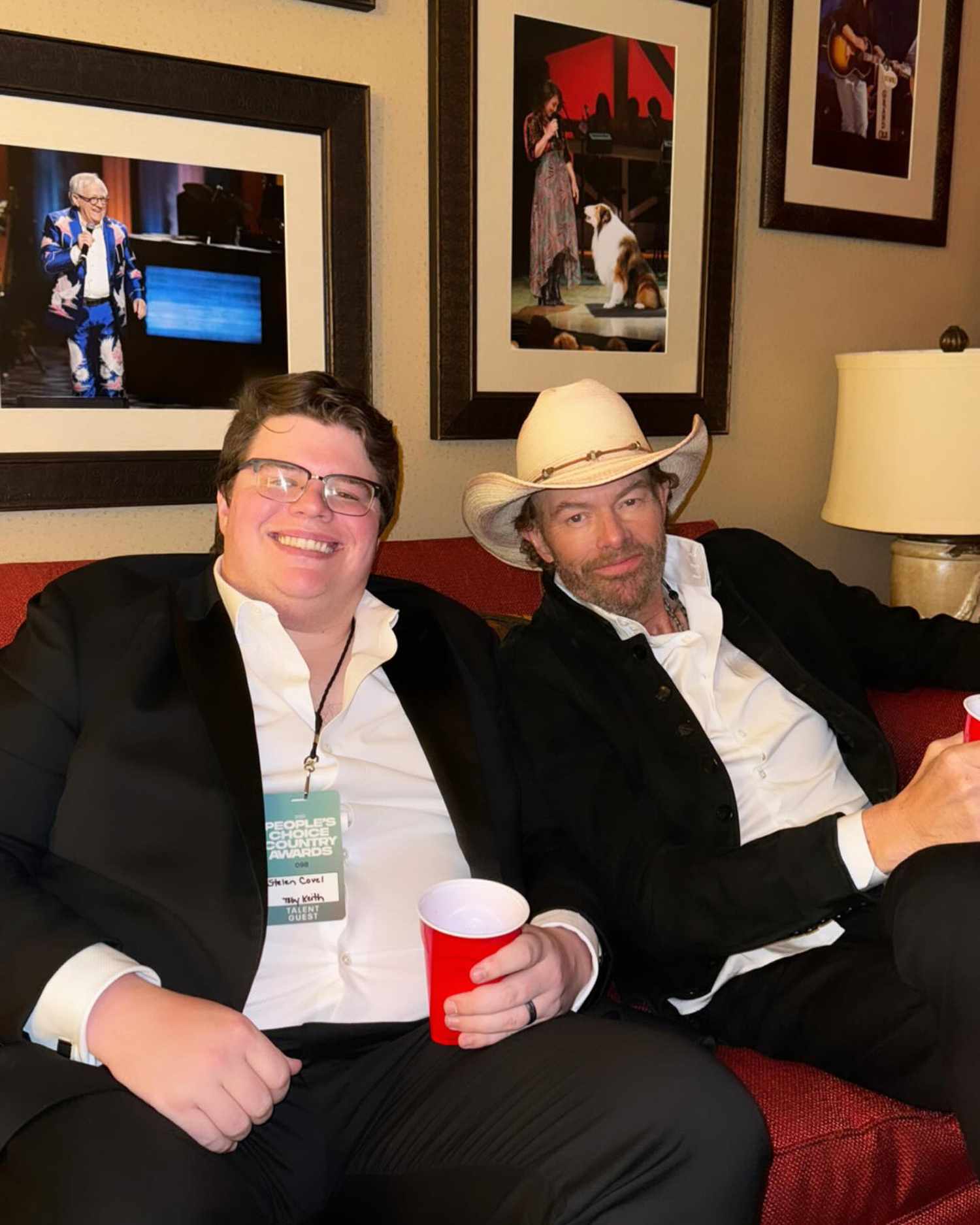 Toby Keith and Stelen Covel at the People's Choice Country Awards in 2023.