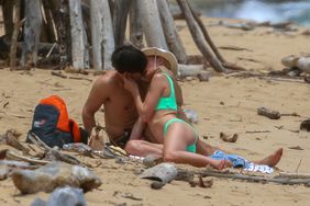 Kate Bosworth and Justin Long pack on the PDA during their tropical getaway in Hawaii. The adorable couple were seen enjoying a day on the beach in Kaua’i while visiting the gorgeous Hawaii island for a friend’s wedding.