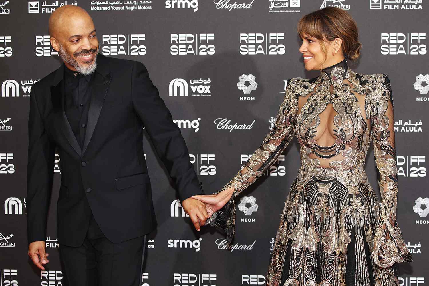 Van Hunt and Halle Berry attend the red carpet on the closing night of the Red Sea International Film Festival 2023 on December 07, 2023 in Jeddah, Saudi Arabia.