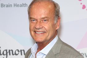  Kelsey Grammer tears up talking to the studio audience about Frasier