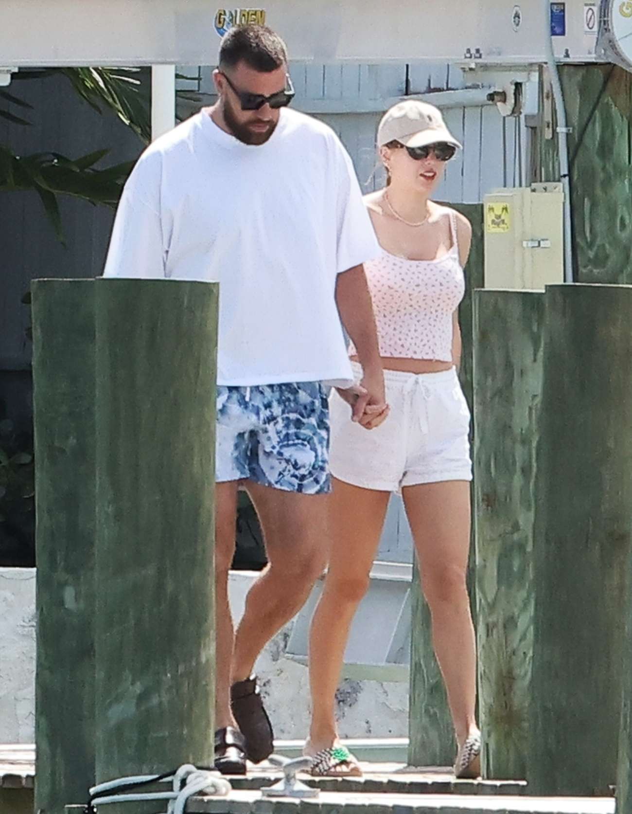  Taylor Swift and Travis Kelce enjoy some R&R during PDA filled romantic getaway to the Bahamas. Shot on March 20, 2024