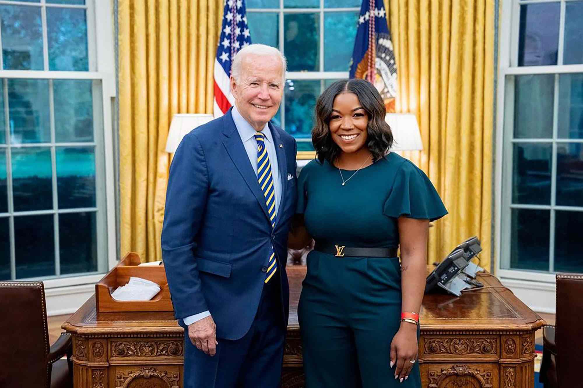 𝐂𝐇𝐄𝐑𝐄𝐋𝐋𝐄 𝐓. 𝐆𝐑𝐈𝐍𝐄𝐑/Instagram. President Joe Biden Meets with Brittney Griner and Paul Whelan's Family Members. https://www.instagram.com/p/CioXEJrr6G6/.