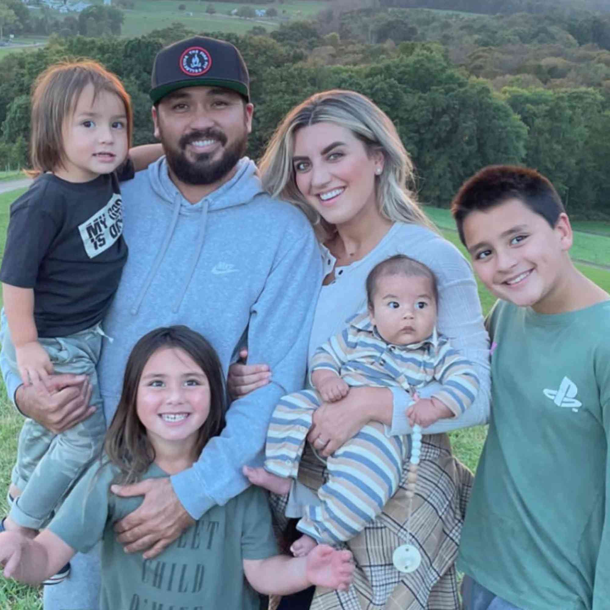 Jason Day and Ellie Day with thier kids Dash, Lucy, Arrow, and Oz.