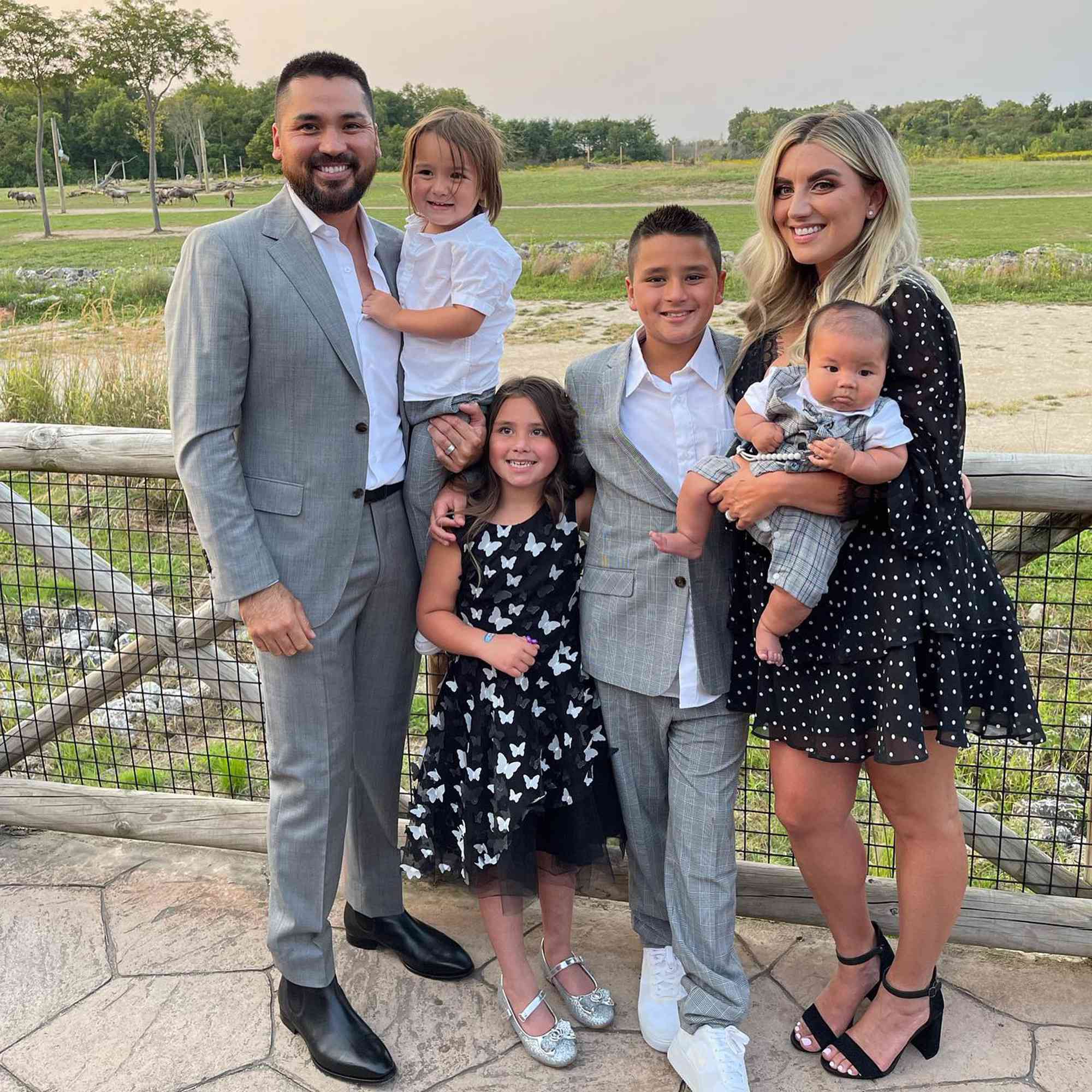Jason Day and Ellie Day with thier kids Dash, Lucy, Arrow, and Oz. 