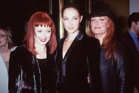 9/23/99 New York, Ny Naomi, Ashley, And Wynona Judd At The Premiere Of "Double Jeopardy." (Photo By Robin Platzer/Twin Images/Getty Images)