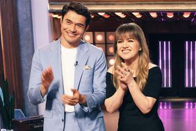 THE KELLY CLARKSON SHOW -- Episode 7I129 -- Pictured: (l-r) Henry Golding, Kelly Clarkson 