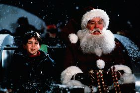 Eric Lloyd and Tim Allen in 'The Santa Clause'.